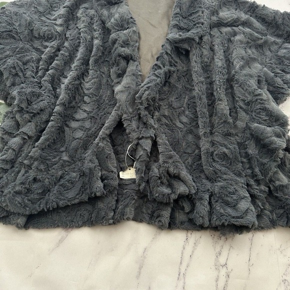 Pretty Angel Faux Fur Shrug Cardigan Sweater One Size New Gray Floral Open Front - Picture 5 of 13